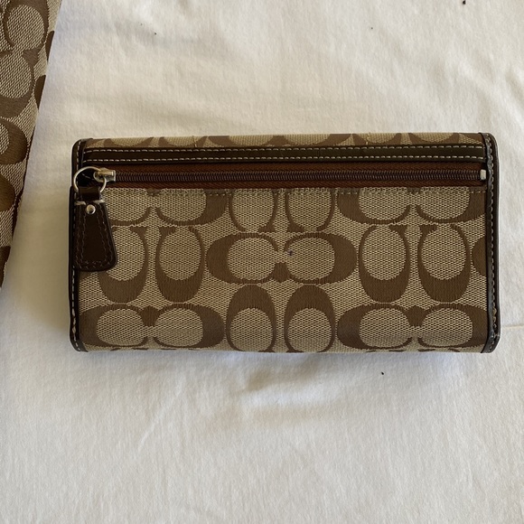 Coach Signature Soho Shoulder Bag F18750 - Picture 15 of 16